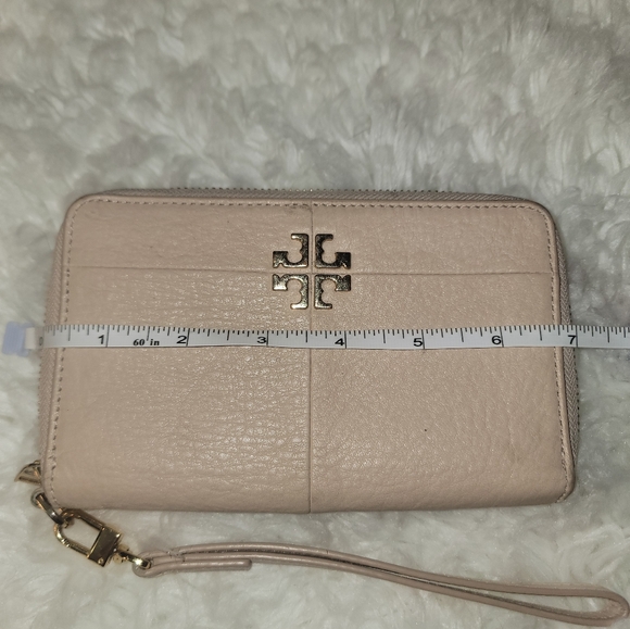 Tory Burch Leather Wristlet + Angara sterling silver and garnet pendant - Picture 13 of 16